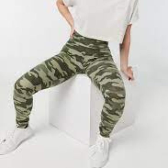 Size L Camo tights from Ardene - Picture 1 of 3